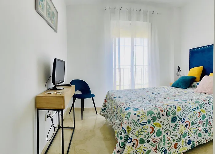 Precioso Apartamento Con Vistas A Mar Y Montana En Manilva